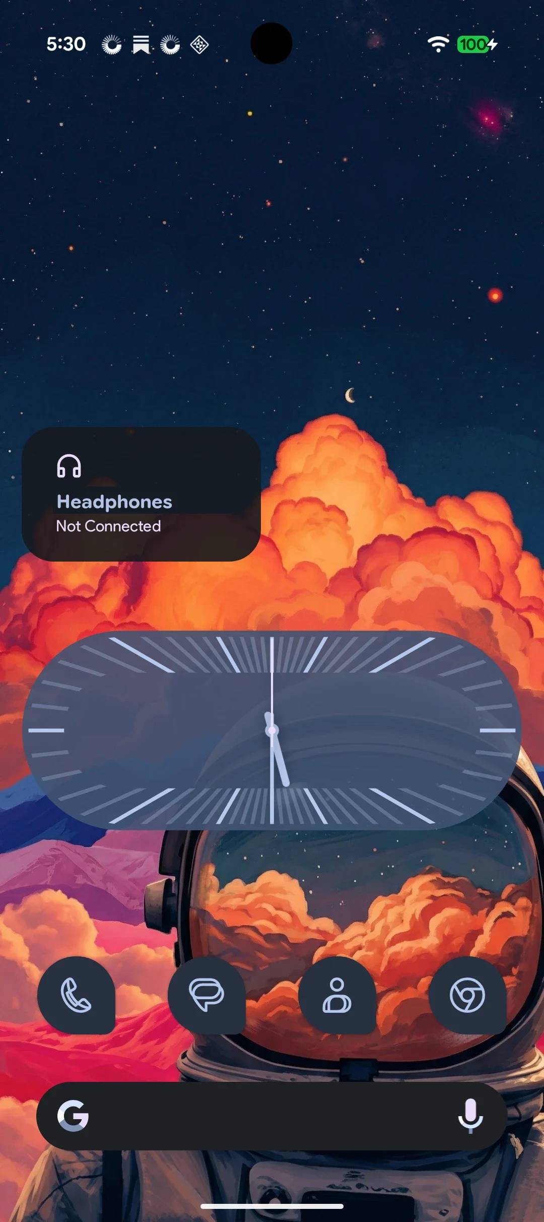 Outdoors mode homescreen: an analogue clock and four apps over an astronaut wallpaper.